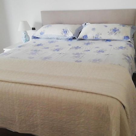 White-Blue Vibes, Seafront 2-Bedroom Apt Montesilvano Marina Exterior foto