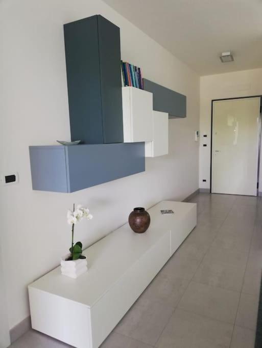 White-Blue Vibes, Seafront 2-Bedroom Apt Montesilvano Marina Exterior foto