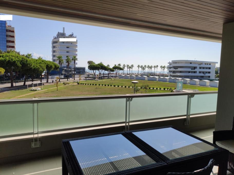 White-Blue Vibes, Seafront 2-Bedroom Apt Montesilvano Marina Exterior foto