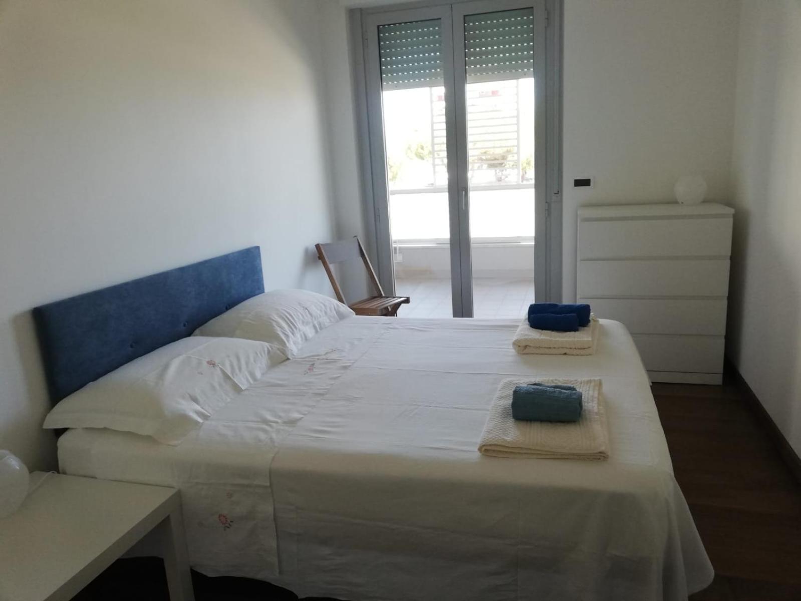 White-Blue Vibes, Seafront 2-Bedroom Apt Montesilvano Marina Exterior foto